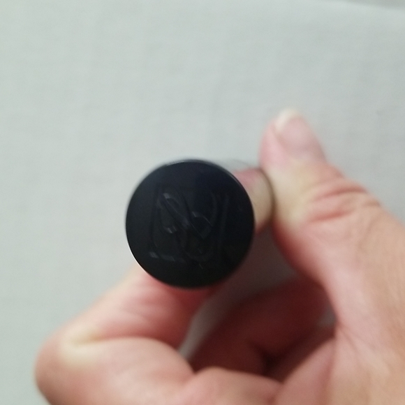 Estee Lauder Pure Color Long Lasting Lipstick in Hot kiss. - Picture 7 of 8